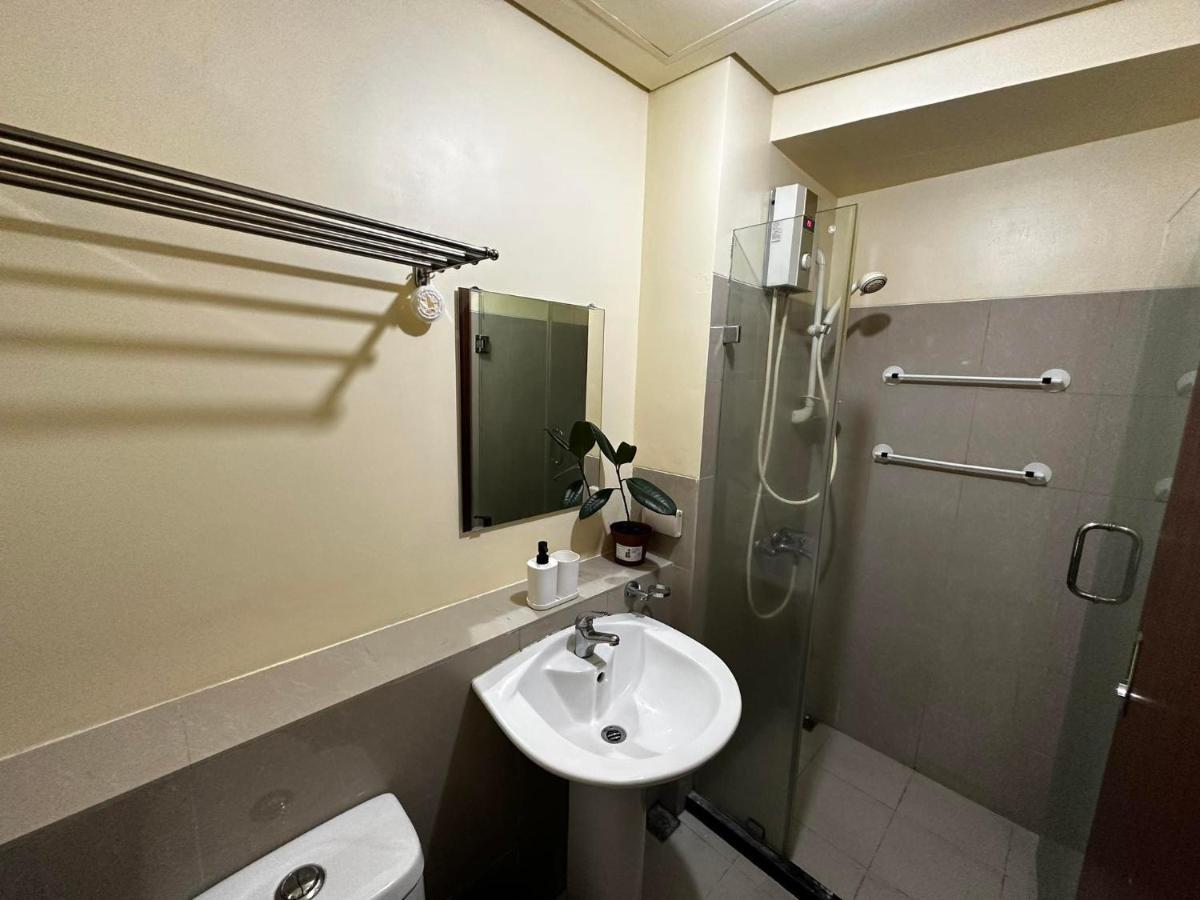 Modern Condo Living In Makati Manille Extérieur photo